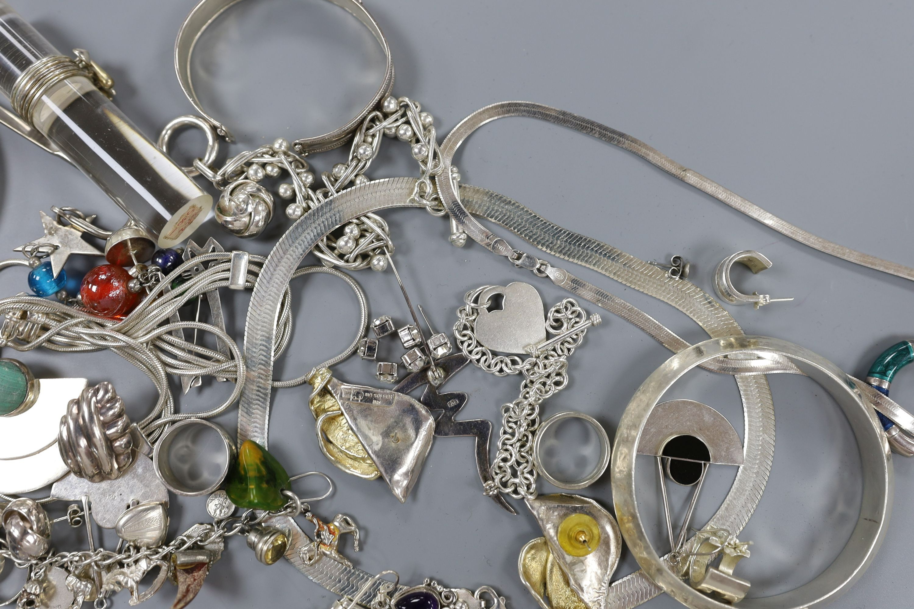 A quantity of assorted mainly modern 925 jewellery.